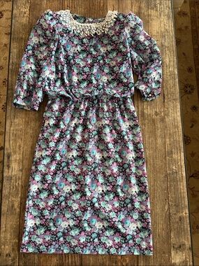 Absolutely darling Vintage Floral Lace-Trim Dress Just Ducky